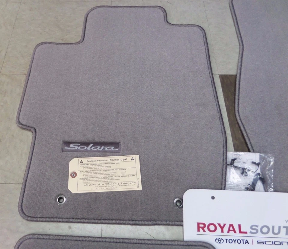 Juego de alfombrillas grises originales OEM OE Toyota Solara convertible 2006-2008 Foto 2 de 4