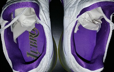 NIKE LEBRON XVII 17 LOW LAKERS BASKETBALL SHOES WHITE RARE  display picture 2