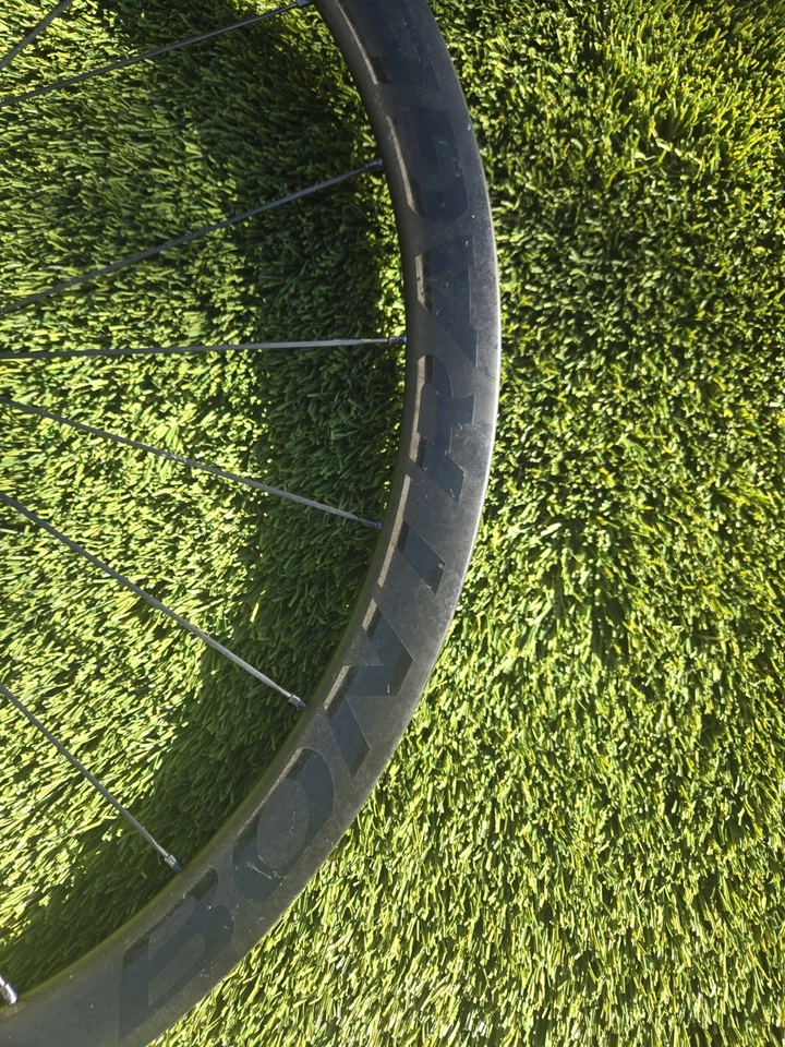 Roda de freio a disco FRONT Bontrager Aeolus Pro 3v TLR carbono sem câmara - Imagem 3 de 4