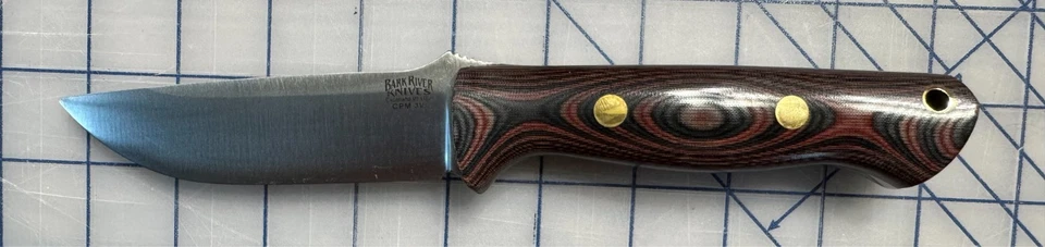 Funda de cuero alfileres de latón Micarta de lino negro/rojo Bark River Bravo 1 CPM-3V Foto 2 de 3