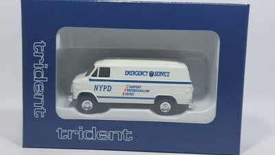 Trident 90240 US Cars Chevrolet Van NYPD Emergency Service 1/87