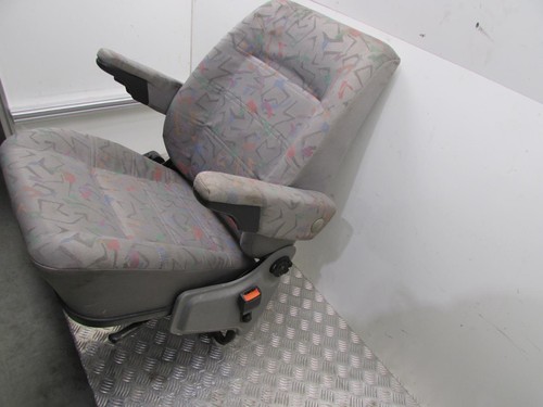 STOEL RECHTS ACHTER Volkswagen Transporter/Caravelle T4 Bus 1.9 TD (ABL) - Afbeelding 4 van 7