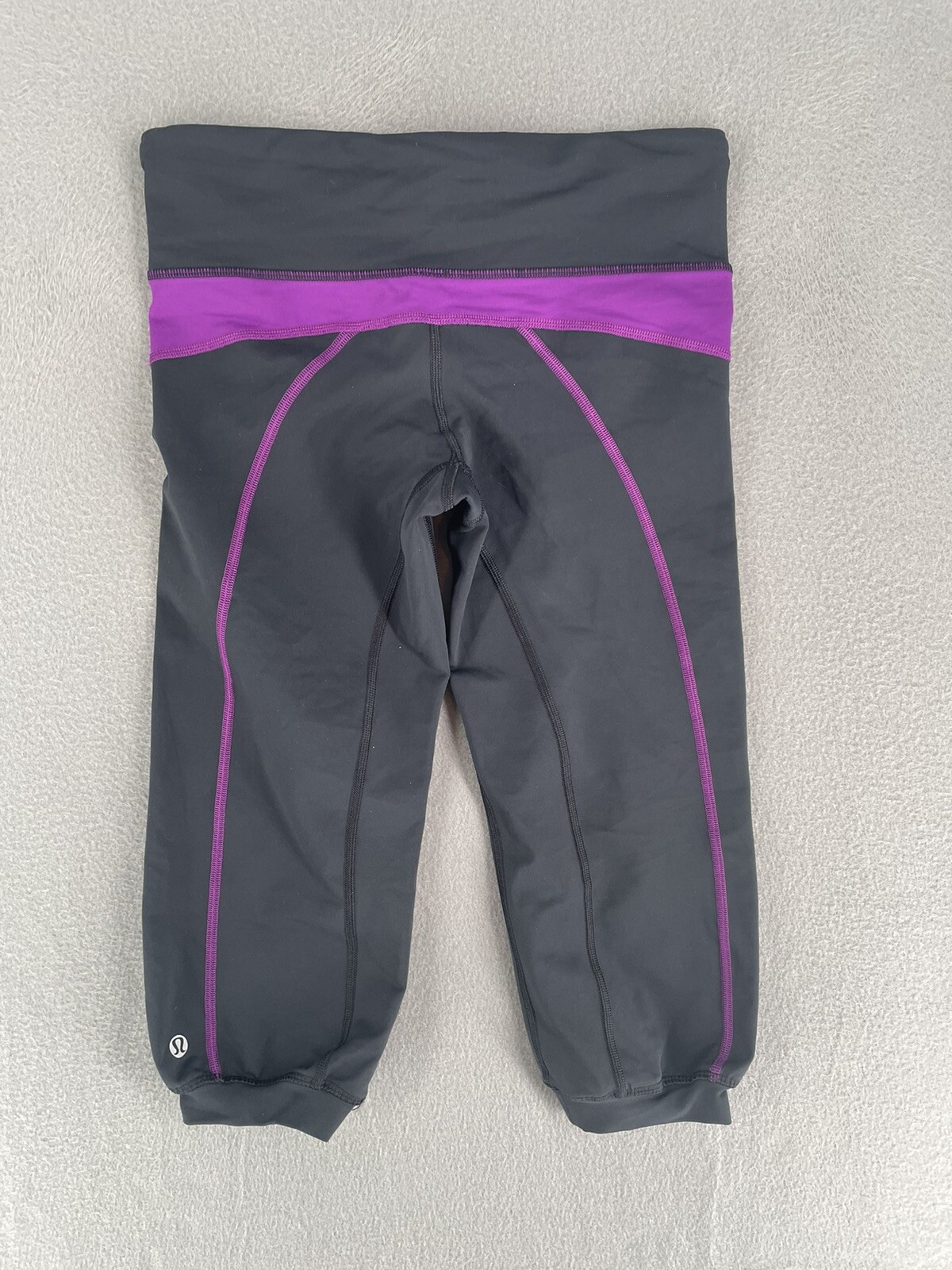 Lululemon Yoga Pants Womens 4 Leggings Cropped Capri Compression Fit Cross Train-image