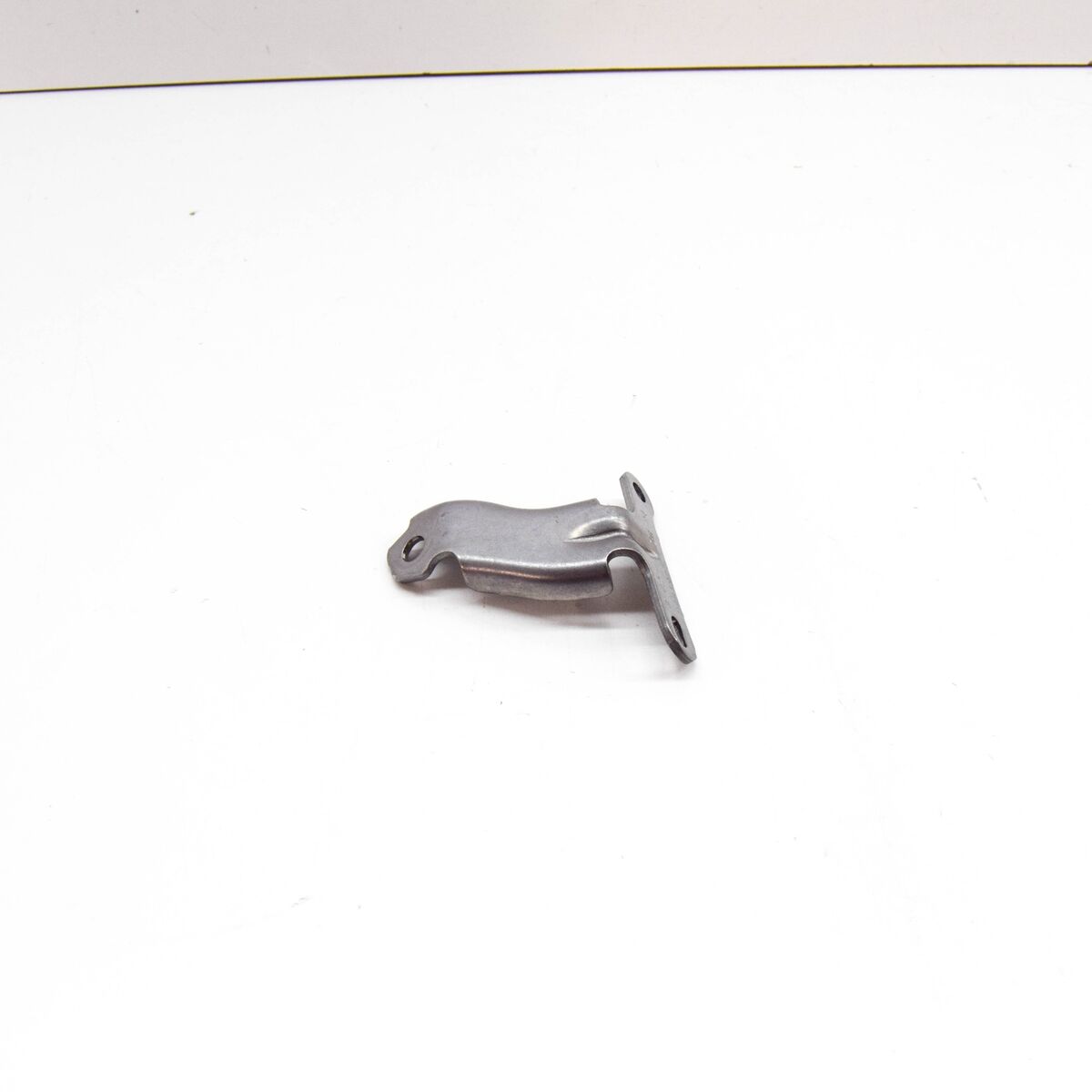 Peugeot 3008 Halterung für Einspritzpumpe 9823953280 NEU Peugeot 3008 Halterung für Einspritzpumpe 9823953280 NEU