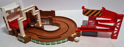 2001 TOMY THOMAS BIG LOADER LOADING DOCK, DELIVERY CHUTE, & SHORT TRACK