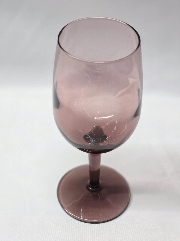 Copa de vino púrpura de amatista soplada LIBBEY GLASS de 6" PREMIERE PLUM - Juego de 4 en perfecto estado Foto 4 de 4