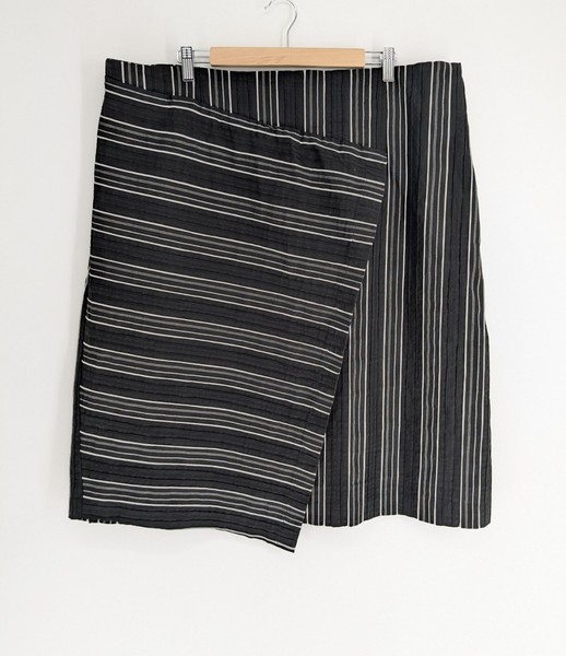 TS Taking Shape Faux Wrap Skirt Sz 22 Black Striped Textured Stretch Plus Size