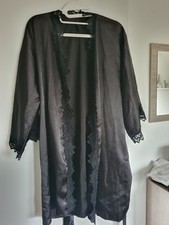DKaren Damen Morgenmantel Satin Kurz Spitze Kimono schwarz, Gr. L