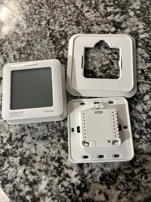 Honeywell  Pro Smart WiFi Programmable Thermostat /TH6220WF2006