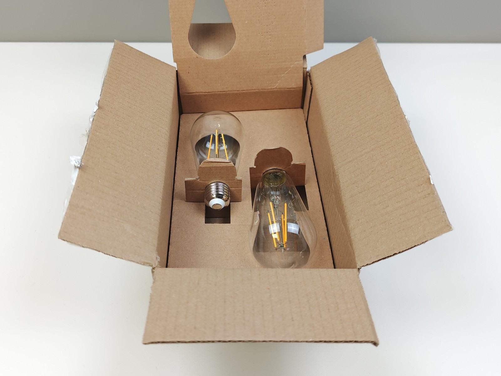 Amazon Basics LED E27 Vintage Edison Bulb, ST64, 7W (Equivalent to 60W)