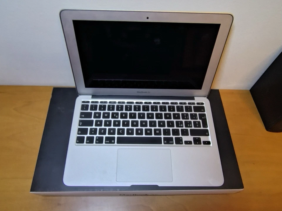 Apple MacBook Air 11” Intel Core Duo 1,4 GHz - Immagine 2 di 4