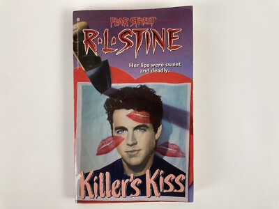Vintage R.L. Stine FEAR STREET Killer's Kiss Paperback Book 1st Archway Printing