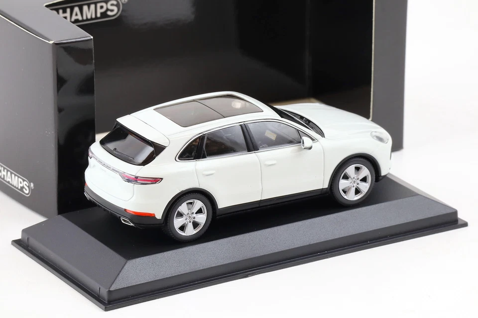 1:43 Minichamps Porsche Cayenne 2017 Bianco - Immagine 2 di 3