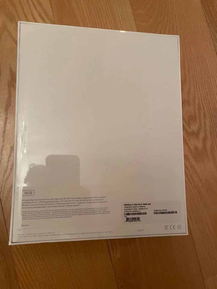 !!! NEW Apple iPad 1st Gen !!! 16GB, Wi-Fi, NEW IN BOX for collectors + bonus - Image 3 of 4