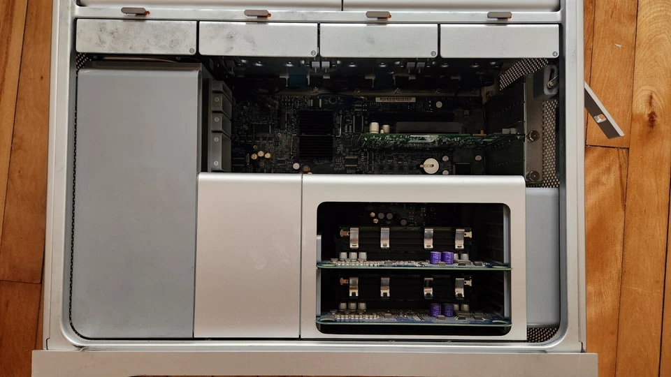 Apple Mac Pro A1188 w/ AC Cord Intel Xeon Quad Core 250GB HDD NVIDIA GeForce7300 - Image 3 of 4