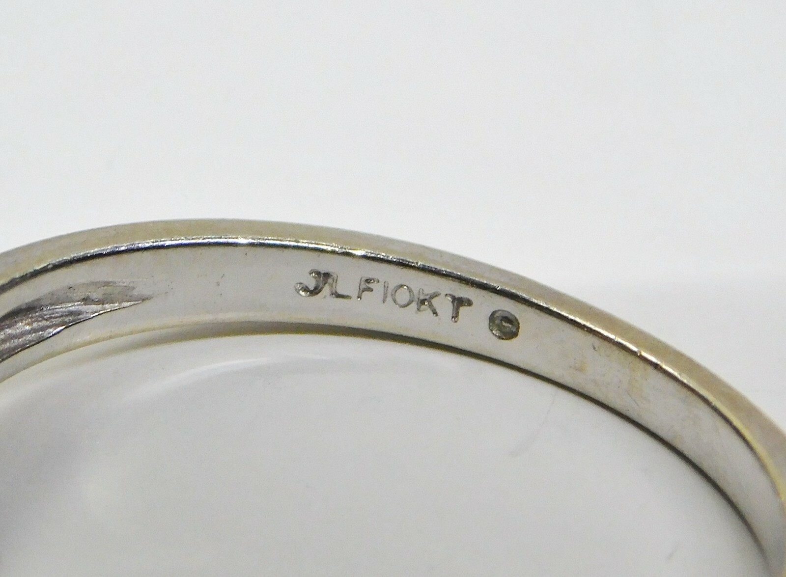 Beautiful Solid 10K White Gold Solitaire Ring w/ … - image 6