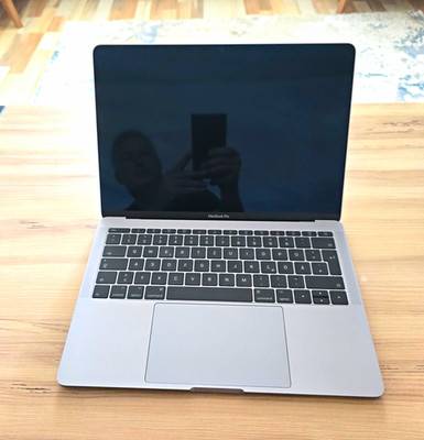 Apple MacBook Pro 13,3'' 2017 i5 2,3GHz 16GB Iris 640 Thunderbolt 3