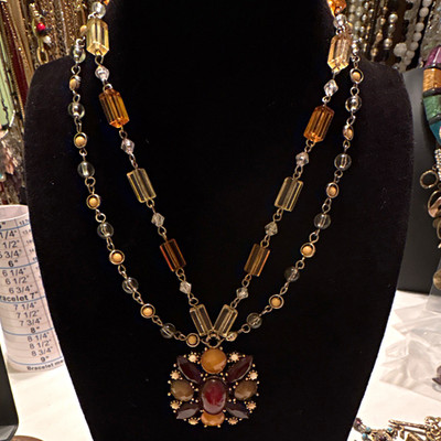 Statement Pendant Necklace Multicolor Glass/Crystal Beads Oval Burgundy Charm