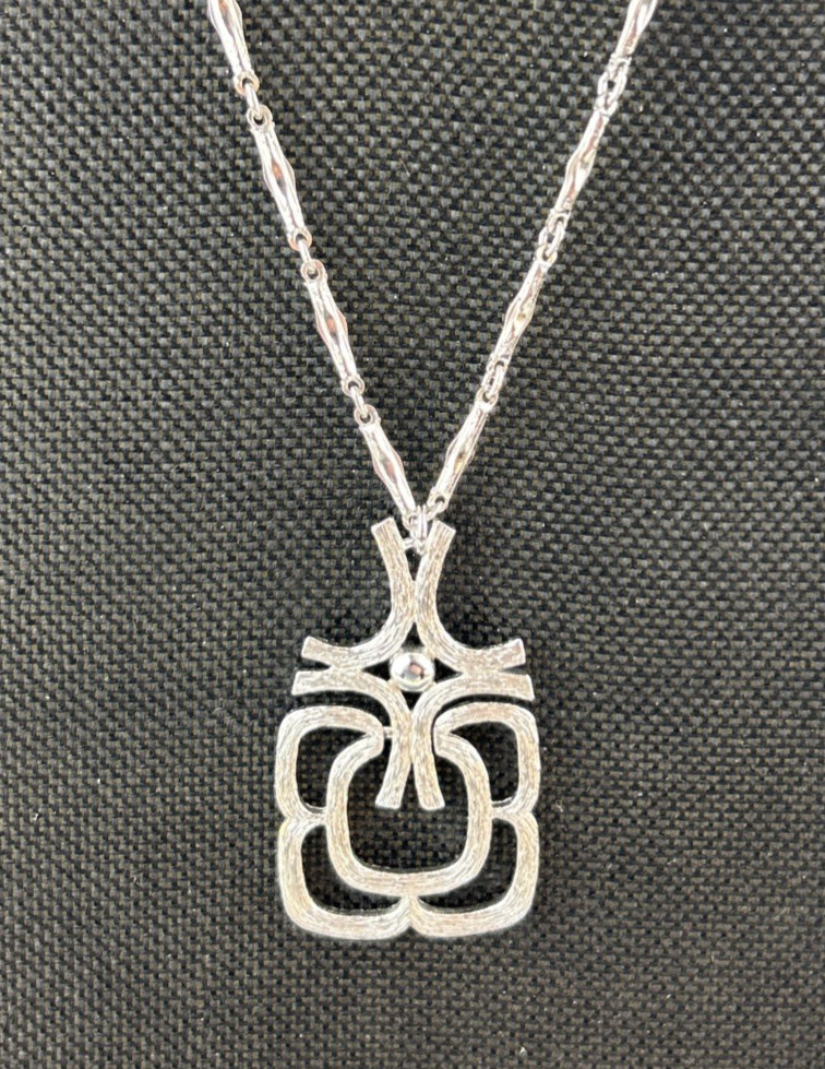 Joyería Vintage Avon Boho Maya Colgante Tono Plata Textura Medallón Collar