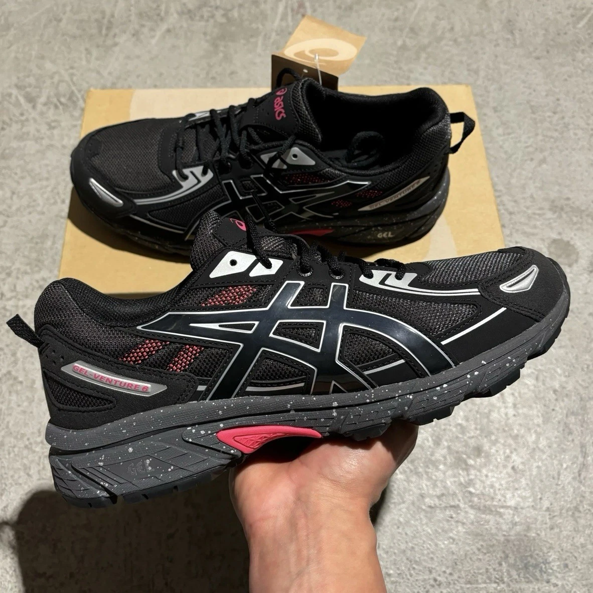ASICS Gel Venture 6 Nero e Rosso UK 10.5 SPEDIZIONE VELOCE ?✅