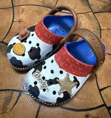 Crocs Disney Pixar Toy Story Kinder Größe 8 Woody 