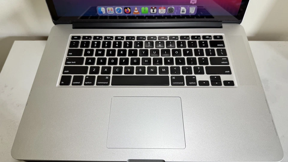 Apple MacBook Pro Retina 15” (Mid 2014) i7 2.5GHz 16GB RAM 512GB SSD - Image 3 of 4