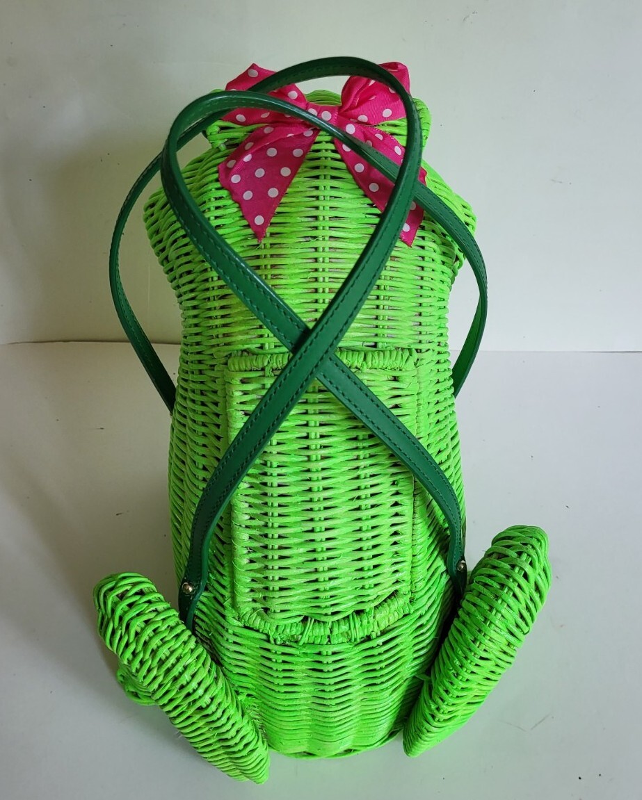 Kate Spade Wicker Novelty Bag Hand Painted Big Green Frog w/ Pink polk-a-dot Bow image 6