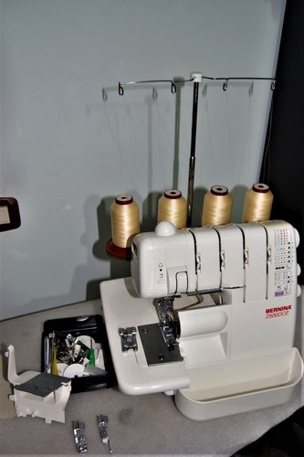 BERNINA TAGLIA E CUCI E PUNTO DI COPERTURA OVERLOCK 2500 DCE CON GARANZIA! - Foto 2 di 7
