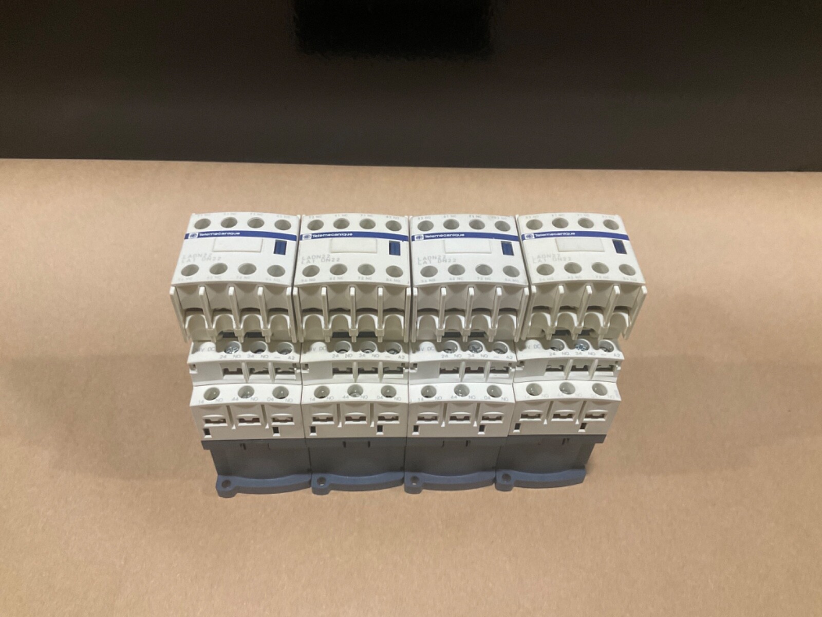 Lot of 4 Telemecanique LAD4TBDL LADN22 Contactor 24V #67D27PR5*KR