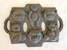 Cast Iron Teddy Bear Pan Mold Cookie Pan/Mold Cake Candy Gingerbread 7" x 9"