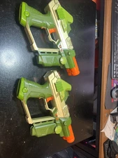 lot of 2 Lazer Tag 2004 Tiger Electronics Green Orange Team Ops Laser Gun Toy