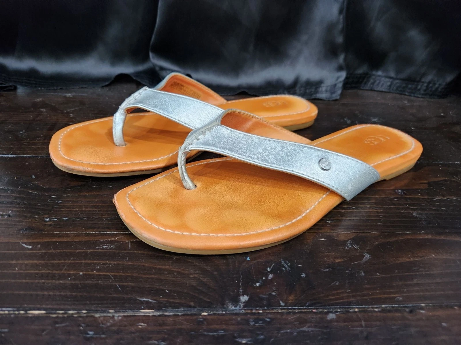 Sandali Ugg Toulumne argento con perizoma piatto usati in ottime condizioni taglia 8