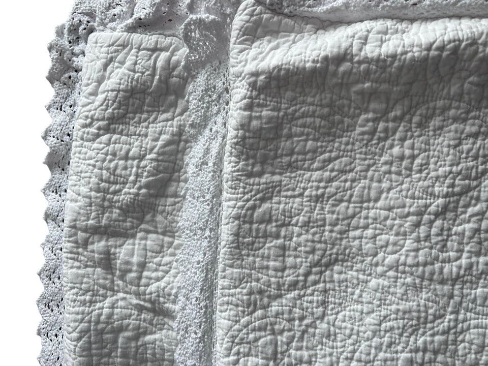 Juego 2 fundas de almohada Laura Ashley blancas acolchadas King ribete de encaje Cottagecore Foto 2 de 4