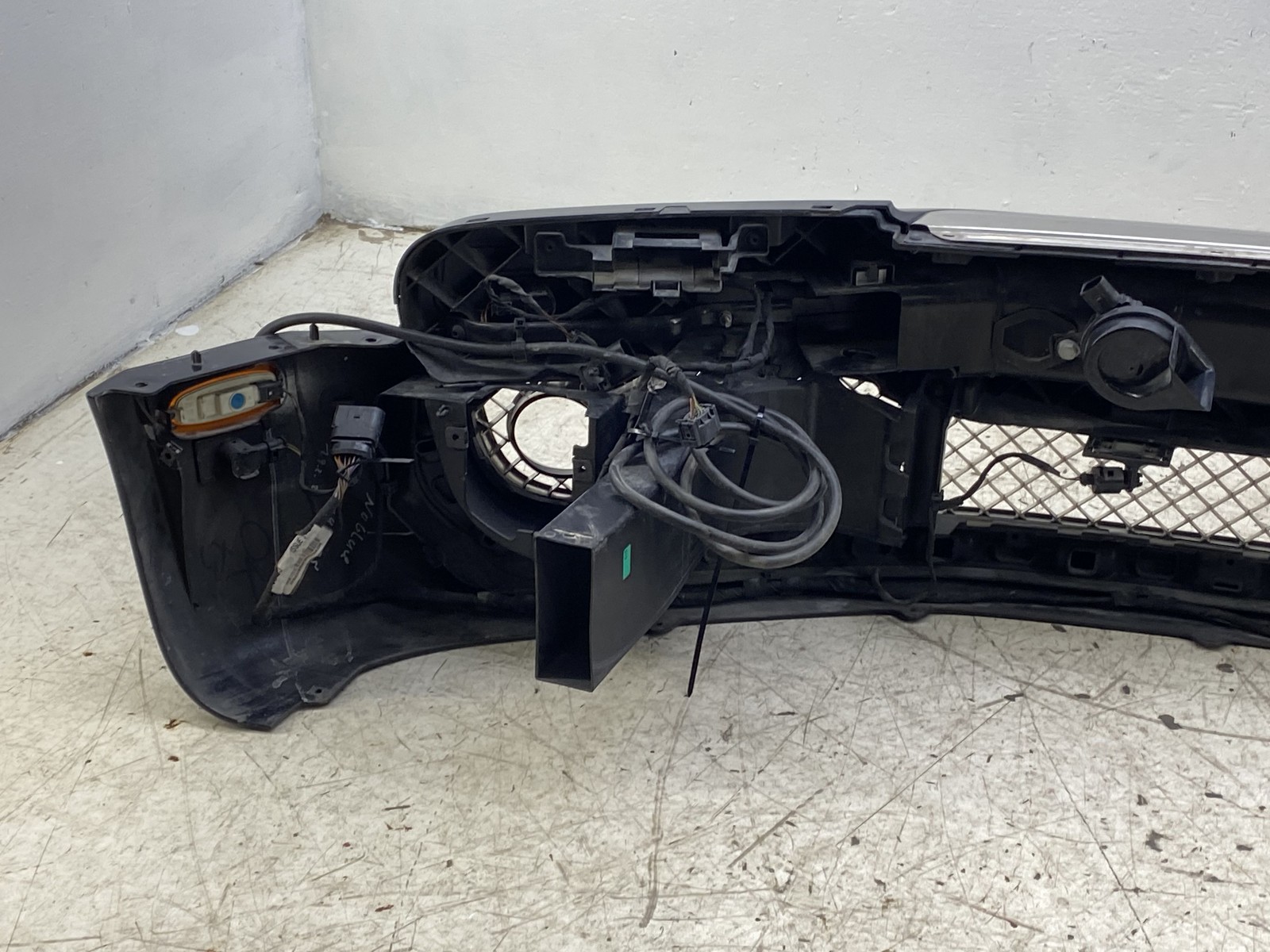 2010-2016 BENTLEY MULSANNE FRONT BUMPER COVER FOG LIGHT W/O RADAR SENSORS