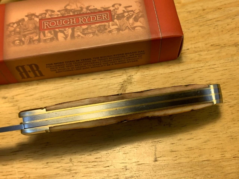 Navaja de bolsillo Rough Rider Worm Grooved Bone Trapper 4 1/8" RR154 Foto 4 de 4
