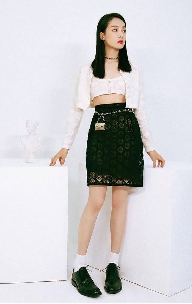 NEW CHANEL 21S BLACK EMBROIDERY LACE CC LOGO RUNWAY SKIRT 36 | eBay