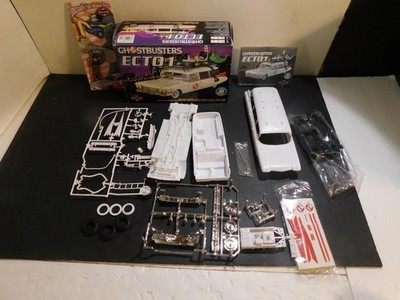 Polar Lights 1:25 #6812 Ghostbusters ECTO1 OBC 2002 Snap Together