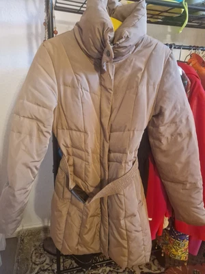 ZARA BASIC Damen Steppjacke daunenjacke Beige Gr. M Kapuze Gürtel Reißverschluss - Bild 1 von 4