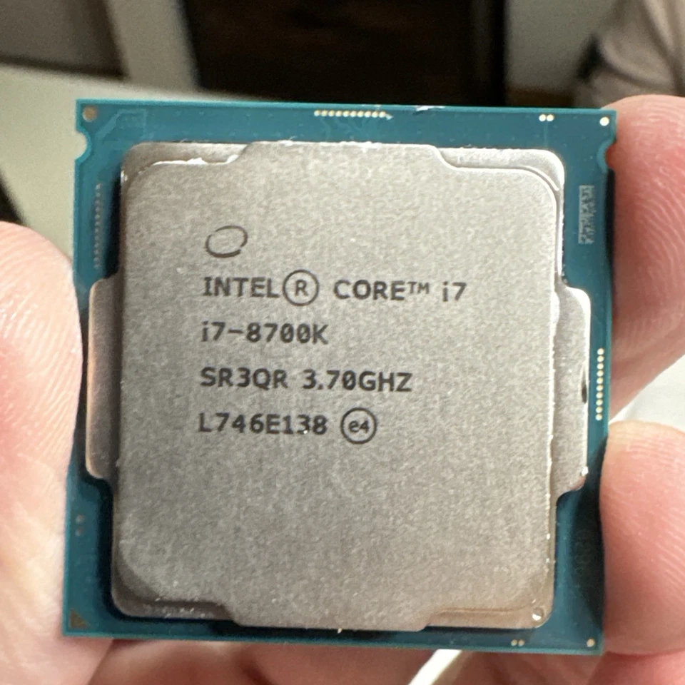 Procesador Intel Core i7-8700K (3,7 GHz, 6 núcleos, LGA 1151) - SR3QR Foto 2 de 4