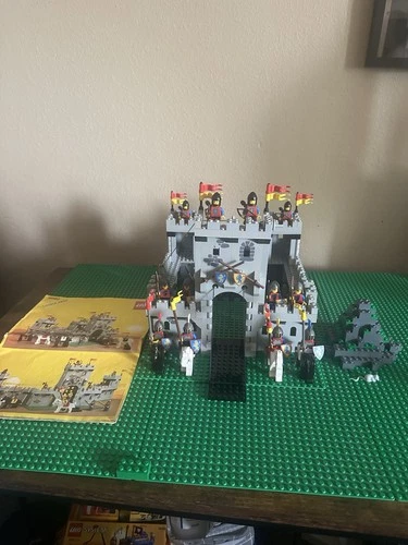 Lego Castle Vintage 6080 King's Castle 100% Complete W/ Instructions