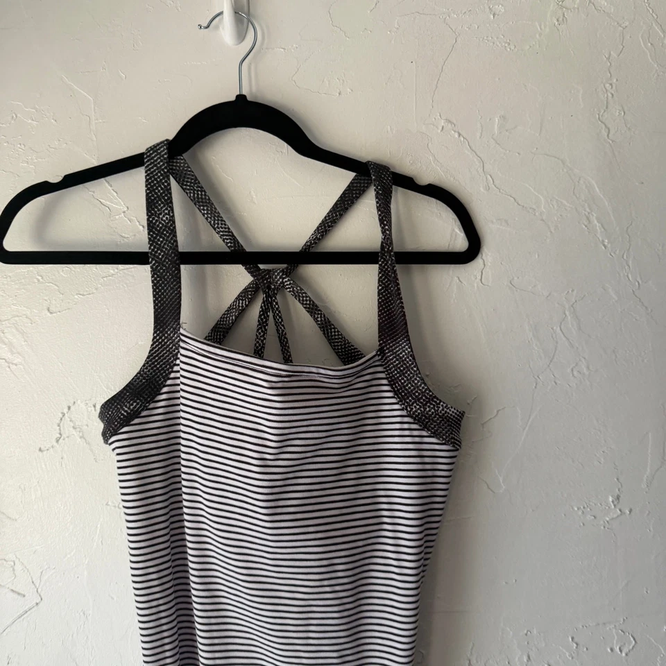Camiseta sin mangas Soybu negra blanca a rayas L sujetador incorporado espalda cruzada ropa deportiva Foto 2 de 4