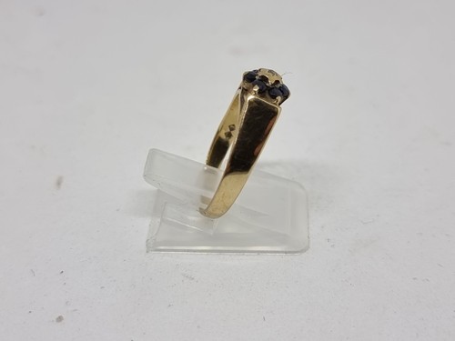 9ct Yellow Gold Ring with Diamond and Sapphire - Picture 5 of 6