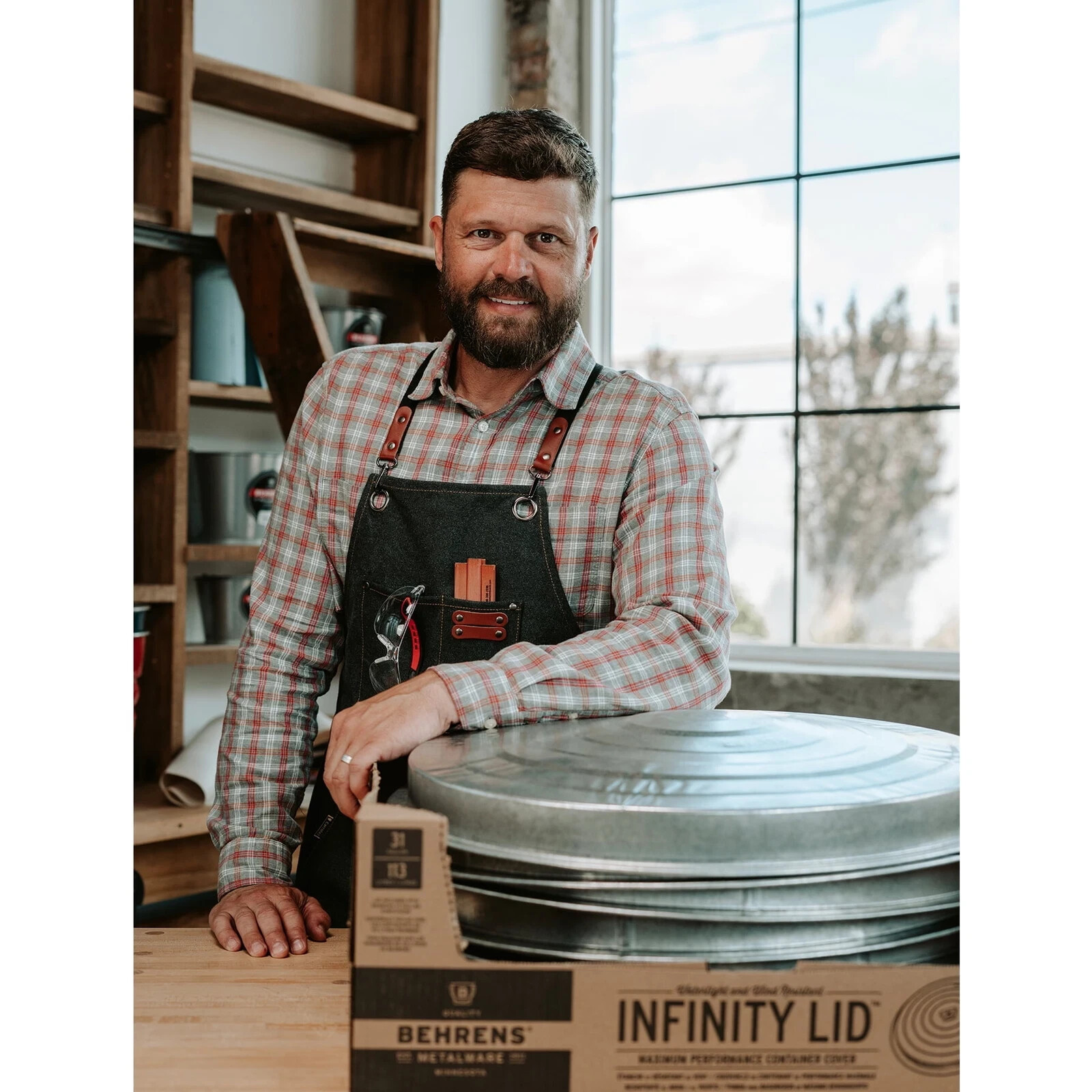 31 Gal. Galvanized Steel Round Metal Household Trash Can with Lid- New