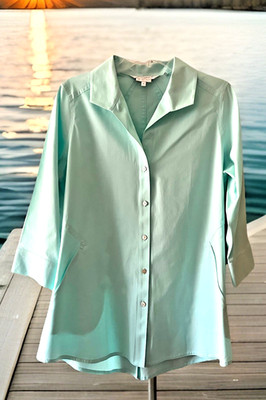 FOXCROFT NYC Heritage Top Sz. 8 M/L  AQUA  Non-Iron Career Preppy W/ Pockets NEW