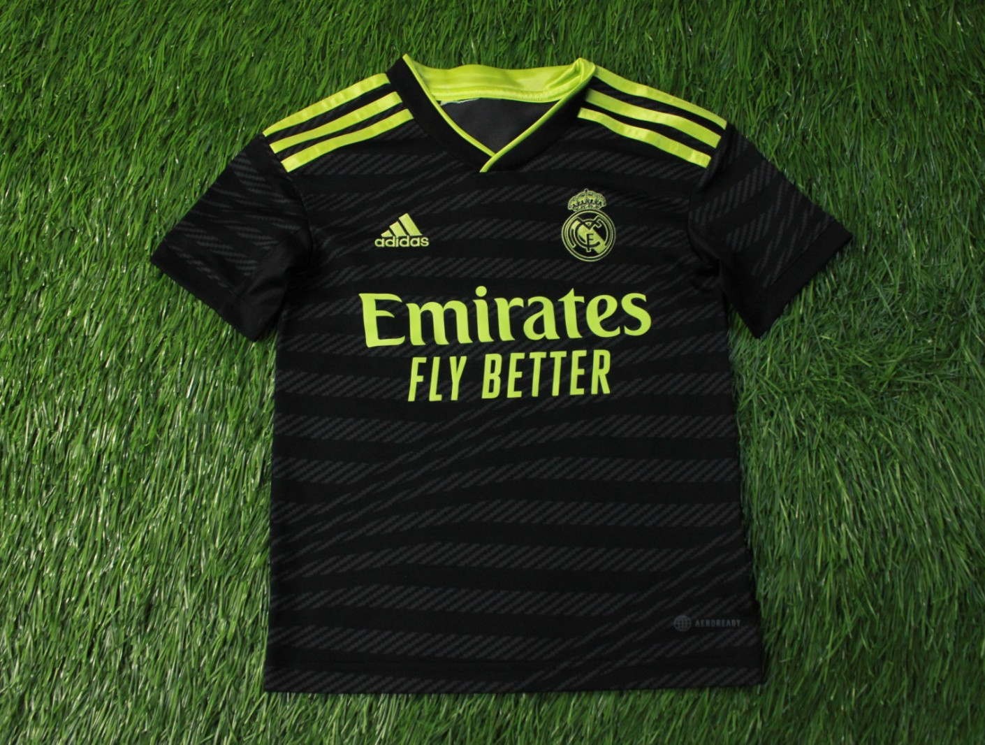 REAL MADRID 2022-2023 FOOTBALL KIT SHIRT JERSEY AND SHORTS THIRD ADIDAS YOUNG XS thumbnail 2