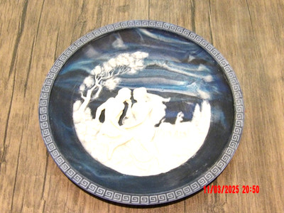Limited Edition First Issue Series Collector's Plate ''The Isle of Circle''