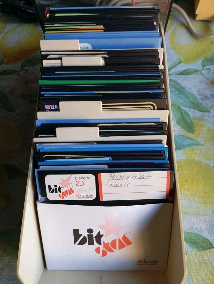 Commodore C64 mit Floppy Datasette Spiele jede Menge Zubehör 64 - Bild 3 von 4