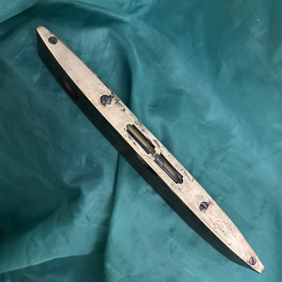 A 9” Spirit Level From Around 1900 In Mahogany & Brass. Not Sure Of The Small Gl - Image 3 of 4