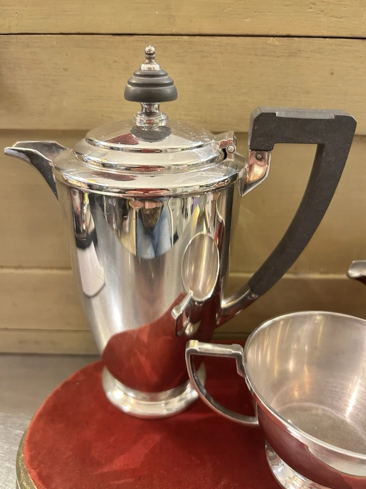 Juego de café con plato de plata Art Deco Mappin and Webb Foto 3 de 4