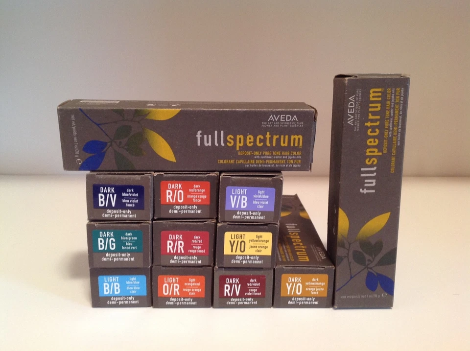 Color de cabello semipermanente solo depósito espectro completo Aveda (elige tono) Foto 2 de 4